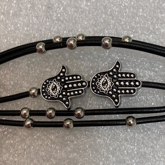 NWOT - BLACK WRAP LEATHER STRAP HAMSA BRACELET WITH MAGNETIC CLOSURE - Picture 5 of 12